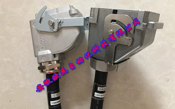 OTC DAIHEN L20318C00 cable – connector detail OTC DAIHEN L20318C00 cable end connectors – different types prevent misinsertion