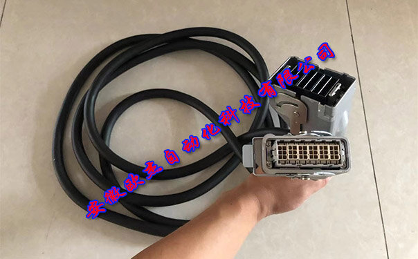 OTC DAIHEN L20318C00 cable – side view OTC DAIHEN L20318C00 cable side view showing thickness