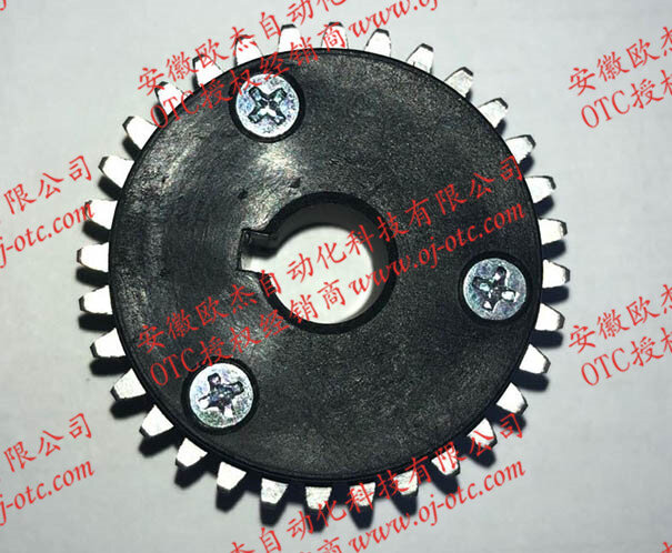 OTC DAIHEN U30057B20 gear – close-up Close-up of OTC DAIHEN U30057B20 gear assembly