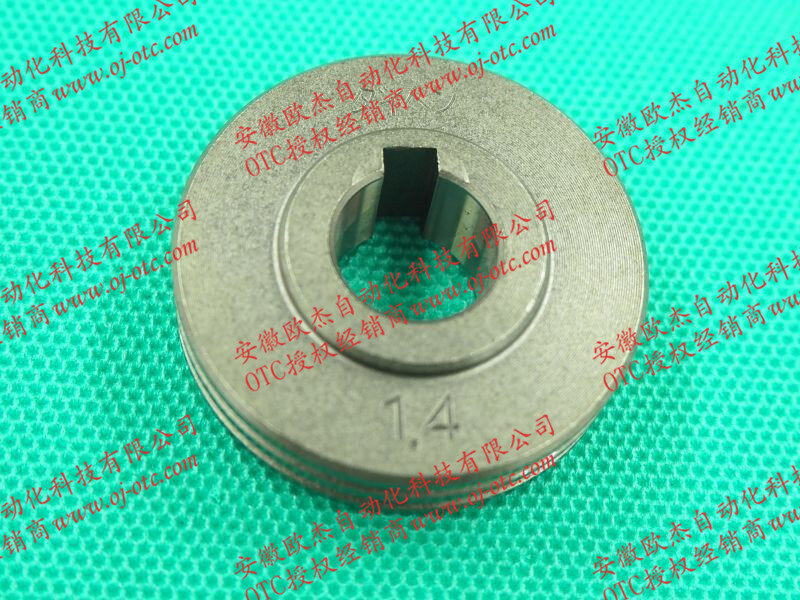 OTC DAIHEN U1376H13 wire feed roller close-up with part number