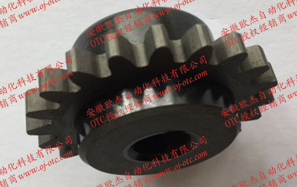 OTC DAIHEN U5185Q00 drive gear close-up with part number