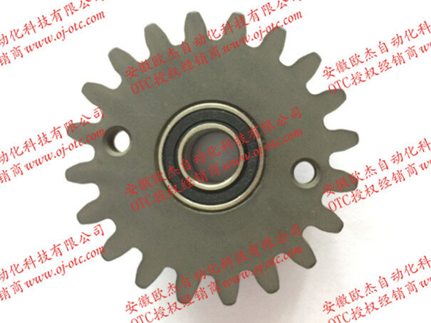 OTC DAIHEN U5185P00 wire feed gear side view with teeth