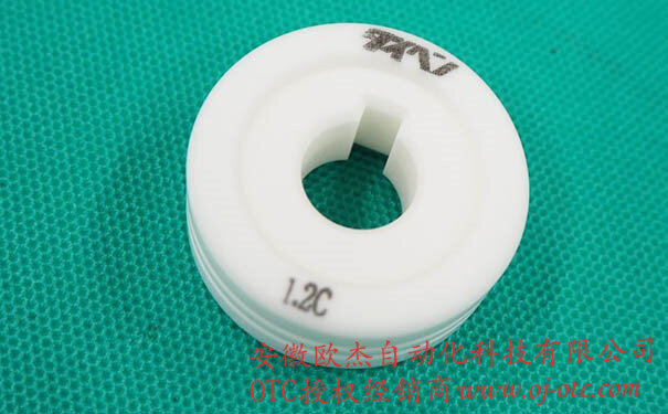 OTC DAIHEN K970E24 wire feed roller side view with ceramic groove