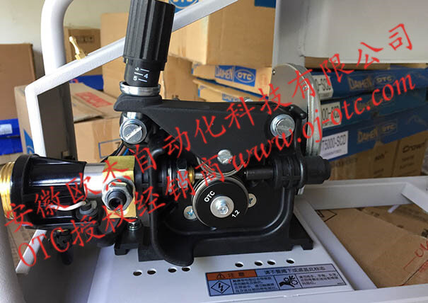 OTC DAIHEN CM-6201 wire feeder side view