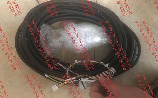 OTC Daihen L21501E00 Connector Close-up OTC Daihen L21501E00 Cable Details