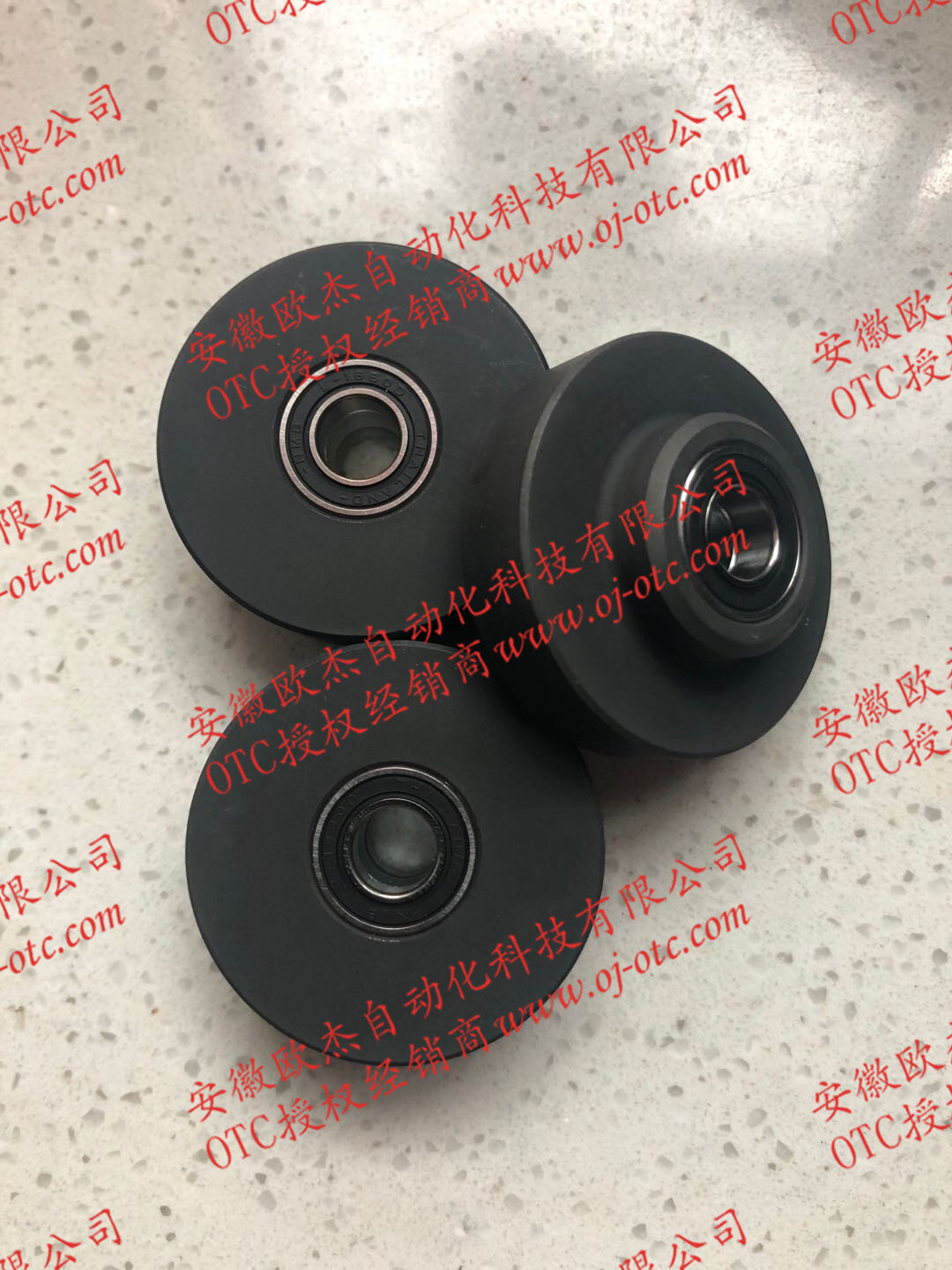 Genuine OTC Daihen Wire Feeder Pressure Roll K5439C00 Front View
